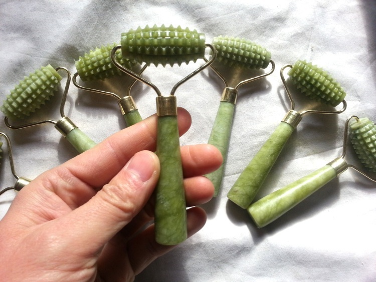 Jade Roller Massager - Image 4