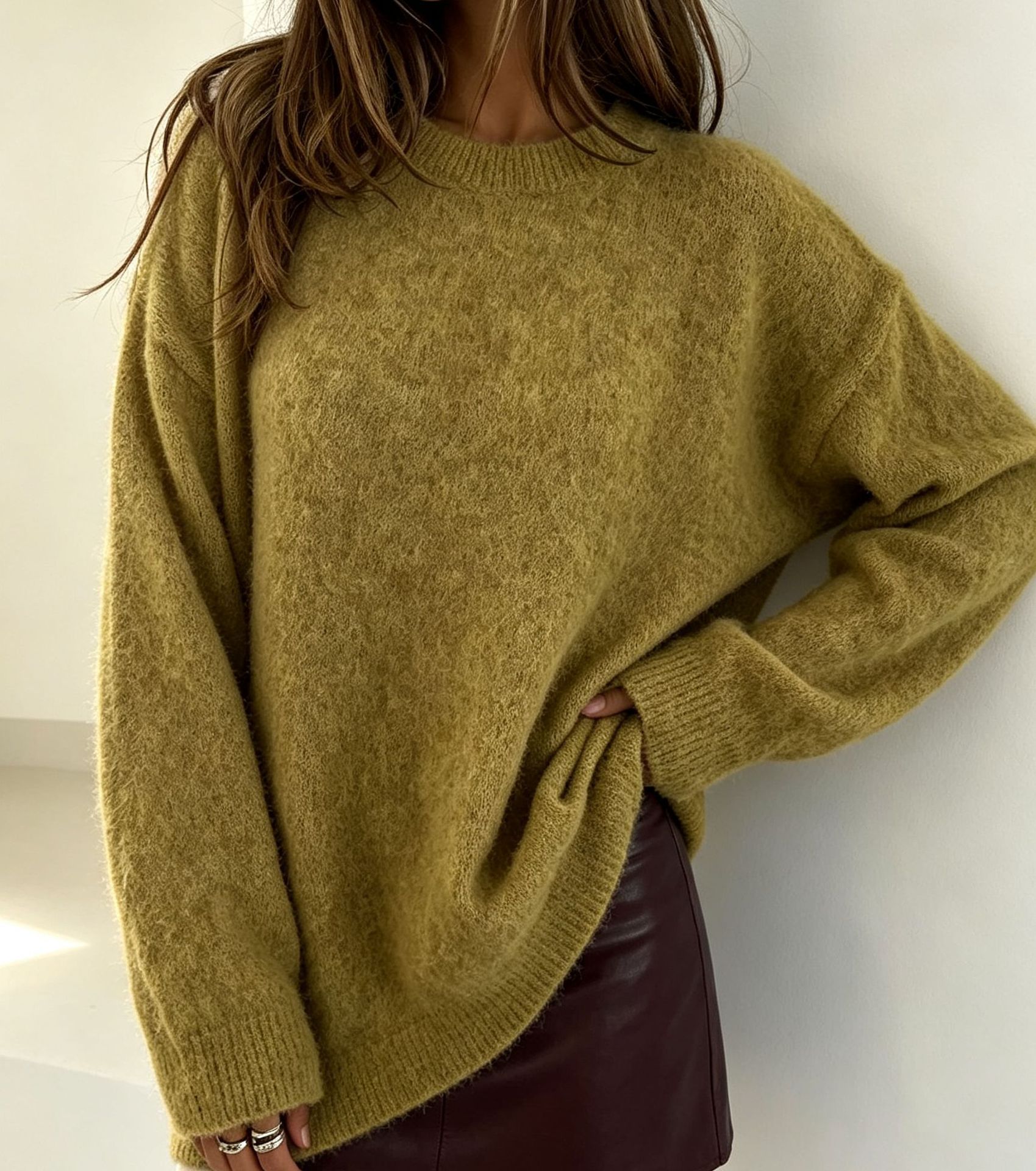 Loose-fitting Long-hair Alpaca Crew-neck Knit Sweater - Image 6